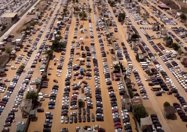 l'europe assouplit ses normes écologiques pour les automobiles, ouvrant la voie à une réforme significative du secteur automobile. découvrez les implications de cette décision sur l'environnement, l'industrie et les consommateurs.