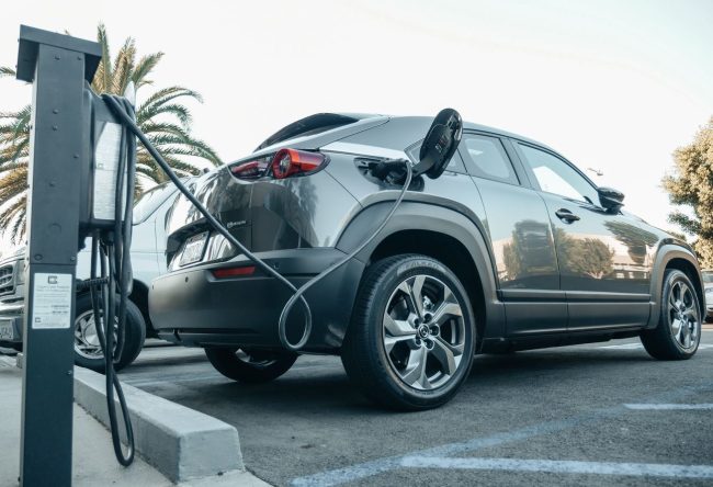 découvrez les meilleures options d'assurance pour votre voiture électrique. protégez votre véhicule tout en bénéficiant de tarifs adaptés à votre budget et à vos besoins spécifiques. renseignez-vous sur les garanties, les avantages et les conseils pour rouler serein.