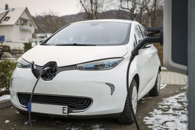 découvrez pourquoi les primes d'assurance pour véhicules électriques augmentent en 2024. comprenez les facteurs influençant cette hausse et obtenez des conseils pour réduire votre facture.