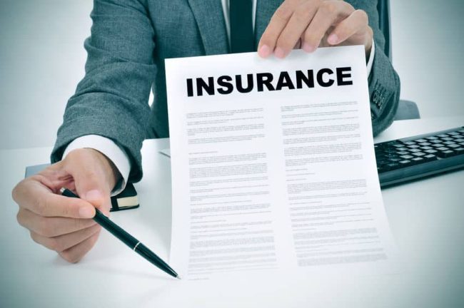 découvrez pourquoi les remplacements de pare-brise sont sous surveillance dans l'assurance automobile : conséquences, conseils et bonnes pratiques pour éviter les mauvaises surprises sur votre couverture.