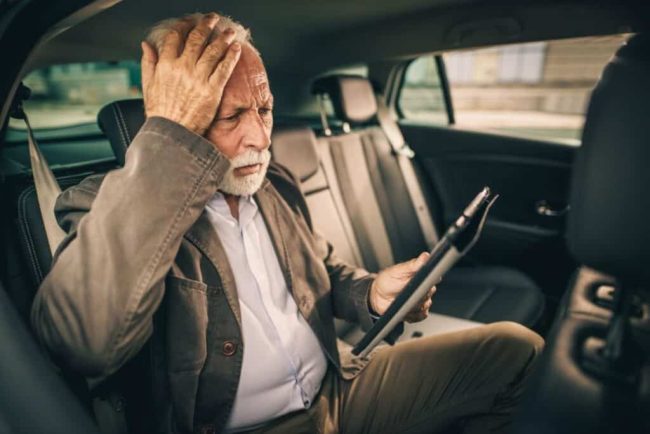 découvrez les nouvelles règles concernant le permis de conduire avec l'abolition du permis à vie et les réformes récentes en matière de réglementation automobile.