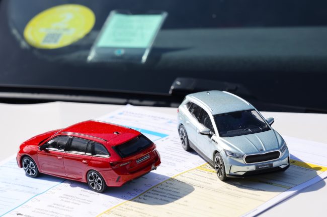 découvrez nos offres d'assurance auto spécialement conçues pour les véhicules hybrides, alliant protection optimale et tarifs avantageux.