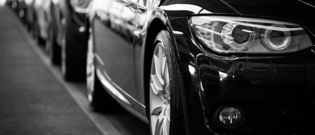 découvrez comment la hausse des primes et la baisse des indemnisations impactent vos assurances auto et moto, et trouvez des conseils pour optimiser votre contrat.