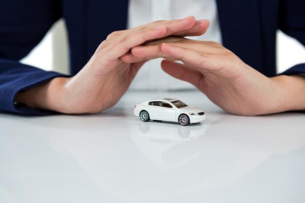 découvrez comment les comparateurs et courtiers réagissent à la hausse des tarifs d'assurance auto pour vous aider à trouver les meilleures offres et économiser sur votre contrat.