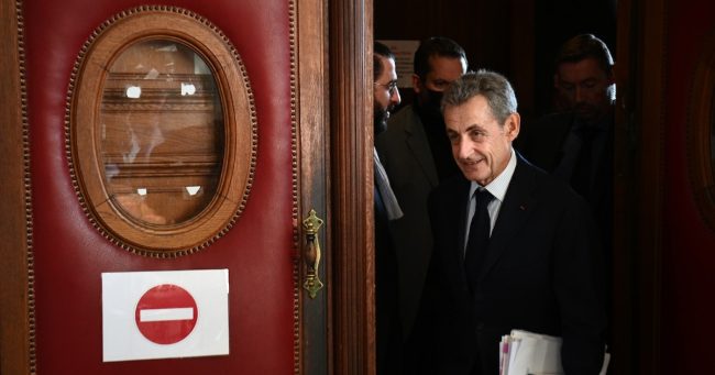 la clôture de l'enquête concernant sarkozy a été décidée sans suite, mettant fin aux investigations sur cette affaire.