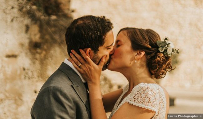 découvrez le magnifique mariage de marie et adrien à barraux, une célébration pleine d'amour et de joie entourée de leurs proches.