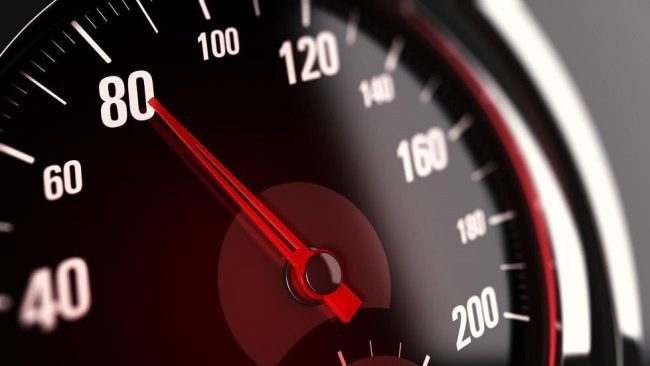 découvrez comment les boîtiers connectés peuvent vous aider à réduire votre prime d'assurance auto grâce à une conduite mieux évaluée et des tarifs personnalisés.